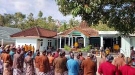 RATUSAN WARGA GIRIPURWO IKUTI UPACARA PERINGATAN HARI JADI KE 77 KALURAHAN GIRIPURWO